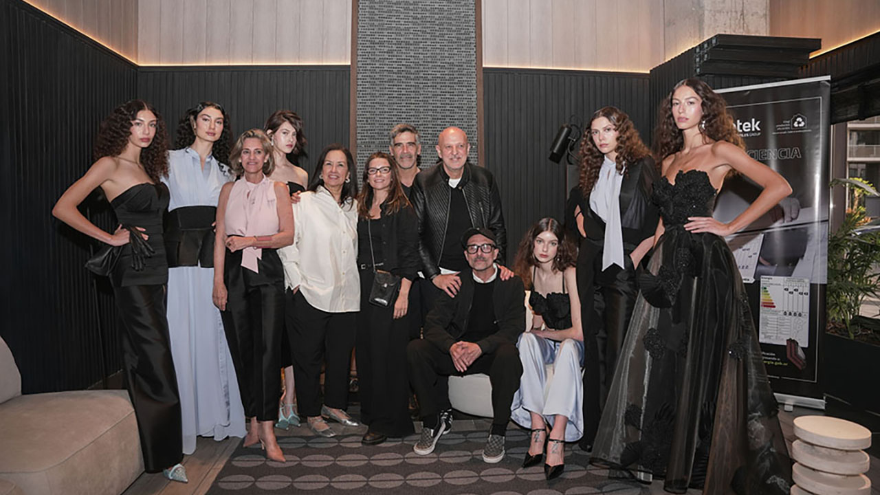 Maximalismo Urbano en CASA FOA: cuando la arquitectura se convierte en una pasarela de ideas